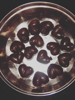 ஹோம் மேட் சாக்லேட் (Homemade chocolate recipe in tamil) செய்முறை முக்கிய புகைப்படம்