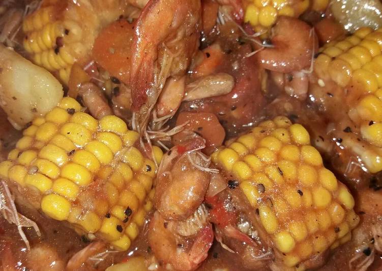 Seafood mix vegetable with sauce padang