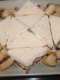 Triángulos de pan de molde con atún