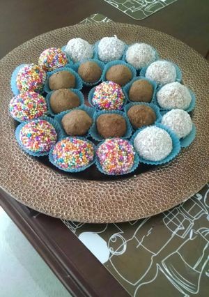 Una foto de Trufas de banana y coco
