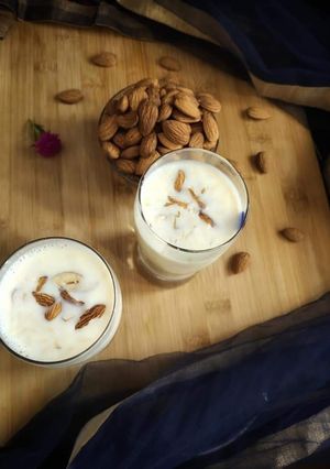 बादाम मिल्क (Badam milk recipe in Hindi) रेसिपी मुख्य फोटो