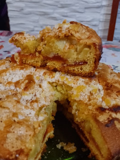 Una foto de Torta fácil de membrillo y manzana (sin manteca sin aceite)🍏🍎