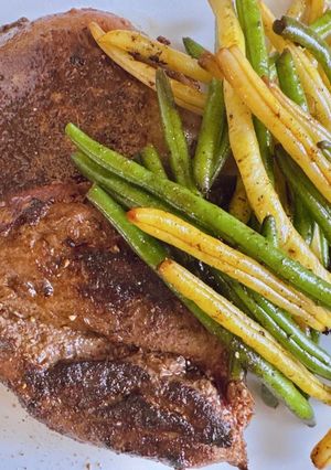 Une photo de Foie de Porc Poêlée au Beurre Salé & Haricots Verts, Haricots Beurre