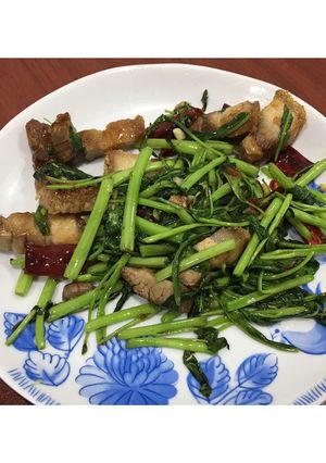 รูปของ ผัดผักบุ้งหมูกรอบ