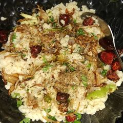 A picture of White mash daal.