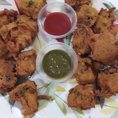 A picture of Chane ki daal ke pakory.