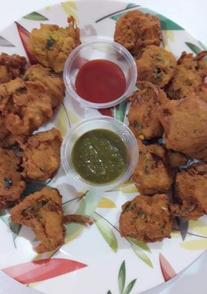 A picture of Chane ki daal ke pakory.