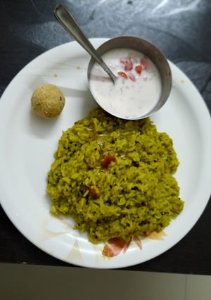 A picture of Palak Khichdi.