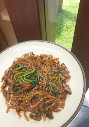 A picture of Japchae with Shirataki Noodle.