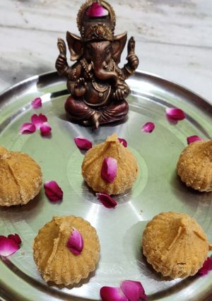 बेसन मोदक रेसिपी मुख्य फोटो