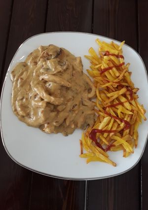 عکسی از دستور چیکن استراگانوف رستورانی😍🍲
