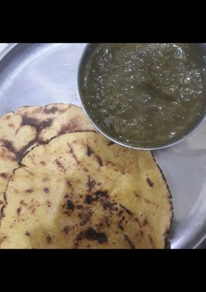 सरसों का साग और मक्का की रोटी (sarson ka saag aur makka ki roti recipe in Hindi) रेसिपी मुख्य फोटो