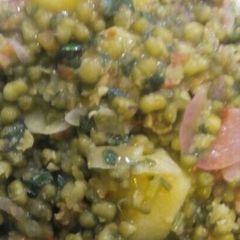 A picture of Dengu(green grams).