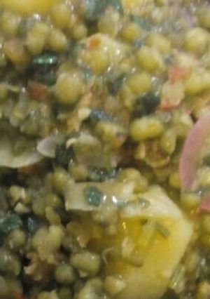 A picture of Dengu(green grams).