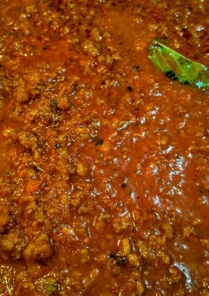 Una foto de CARNE Molida y Txistorra al Tomate...!