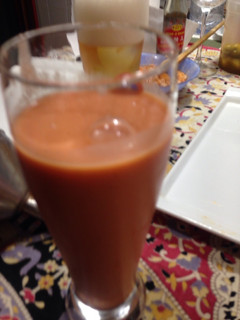 Una foto de Gazpacho con melón kiwi y sandía