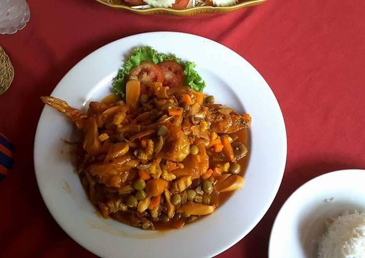La Délicieuse Recette du Crevettes tigrées entières à la sauce de curry rouge