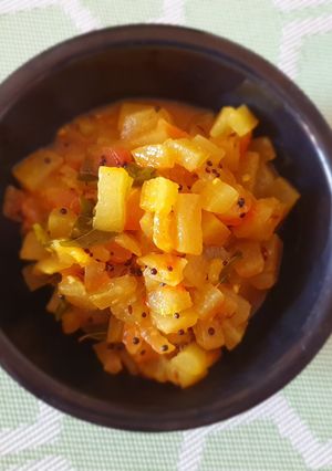 A picture of Watermelon rind curry.