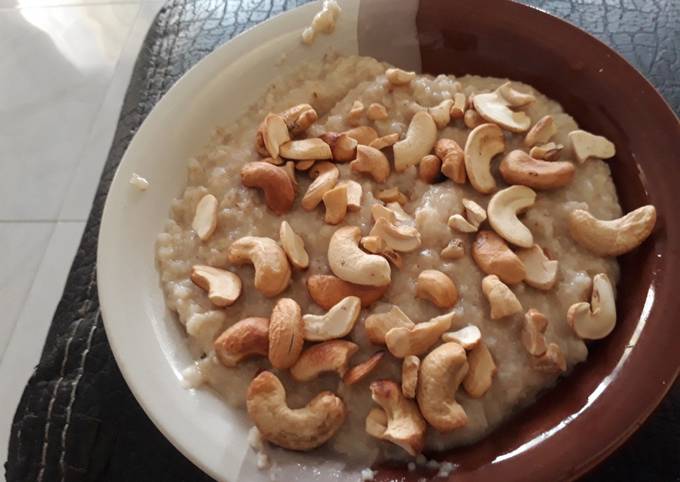 Quaker oat with cashew nuts