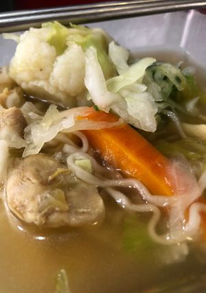 Una foto de Sopa ramen con verduras