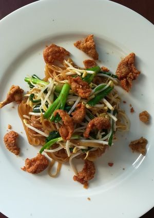 รูปของ ผัดหมี่โคราชหนังไก่กรอบ