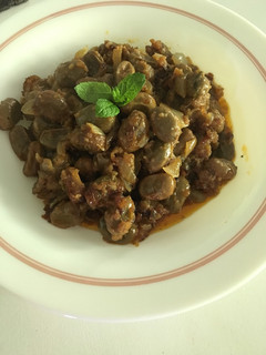 Una foto de Habas encebolladas