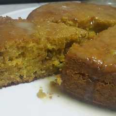 A picture of Torta de zanahorias con nueces y canela.