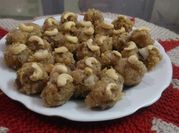 A picture of dry fruits raisin