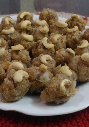 A picture of Dry fruits malai ladoo.
