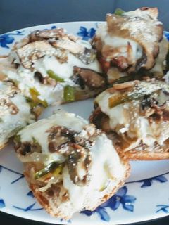 Una foto de Pincho de hongos, boletus, edulis, y cebolla pochada