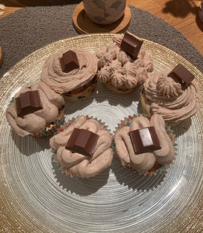 Une photo de Muffins aux pépites et chantilly au kinder maxi