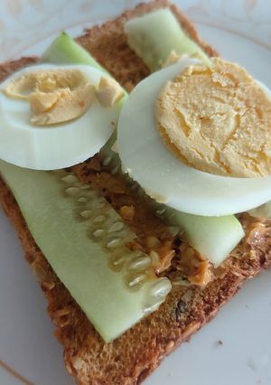 পিনাট বাটার ওপেন স্যান্ডউইচ (peanut butter open sandwich recipe in Bengali) রেসিপির প্রধান ছবি