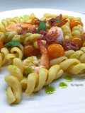 Fusilloni con mazzancolle, datterini gialli, pesto di basilico e San Daniele croccante
