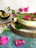 Cheesecake de abacate, lima e matcha