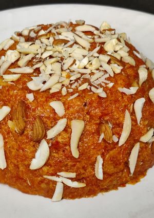 गाजर का हलवा (Gajar ka Halwa recipe in hindi) रेसिपी मुख्य फोटो