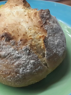 Una foto de Pan de soda y queso (sin levadura)🍞