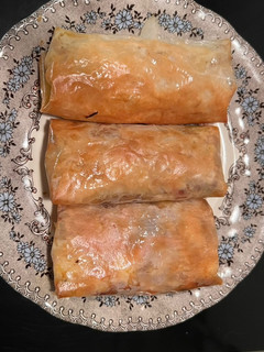 Una foto de Rollitos de primavera con langostinos