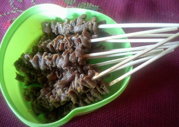 Ternyata ini loh! Resep memasak Sate usus ayam bumbu kecap yang lezat