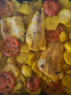 Una foto de Pescado al horno con patatas