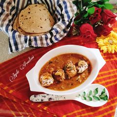 A picture of Malai kofta (creamy kofta balls curry).