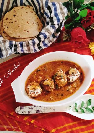 A picture of Malai kofta (creamy kofta balls curry).