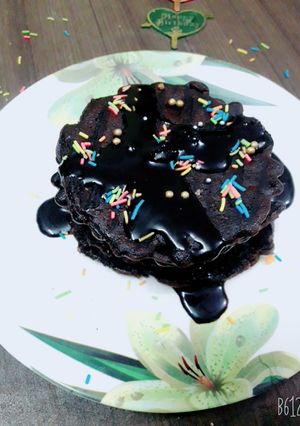 चॉकलेट पेन केक (Chocolate Pancake Recipe In Hindi) रेसिपी मुख्य फोटो