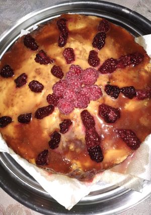 O poză a rețetei Cheesecake cu mascarpone, fructe de pădure și caramel 🥧.