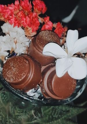 Una foto de Bombones de chocolate relleno de zarzamoras en vinadas