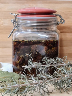 Una foto de Aceitunas negras estilo griego aliñadas