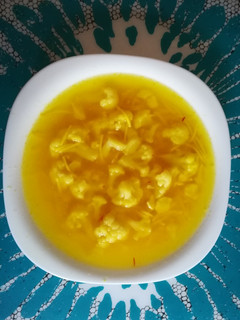 Una foto de Sopa de coliflor o "Sopa de arbolitos"