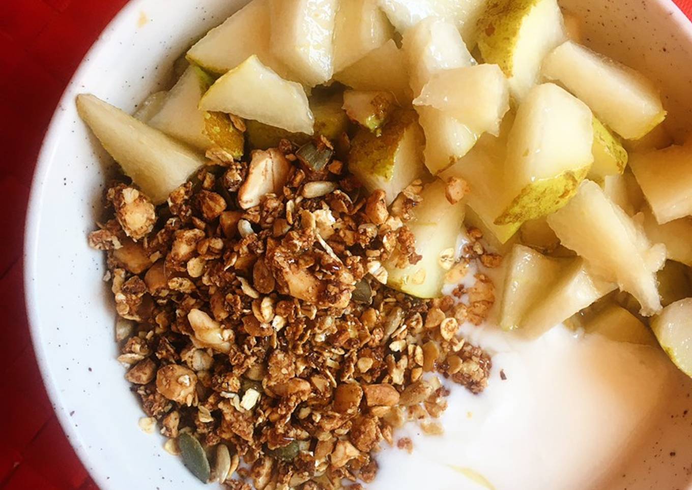 Kéfir con pera y granola casera