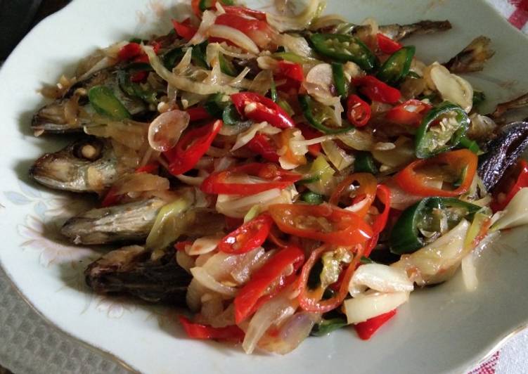 Sambel iris ikan pindang (cuwe)