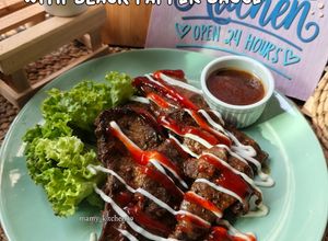 Gambar Grilled Beef Steak With Black Pepper Sauce