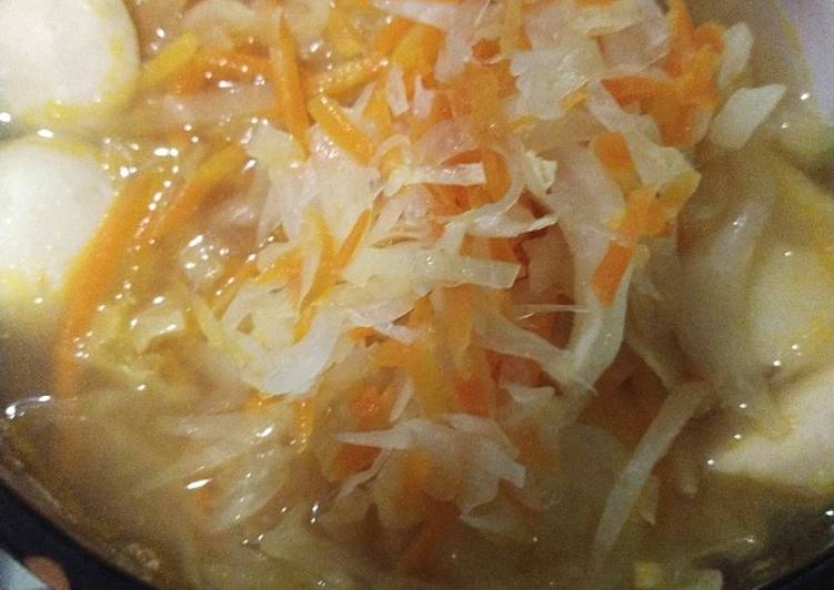 Sop wortel kol bakso ikan